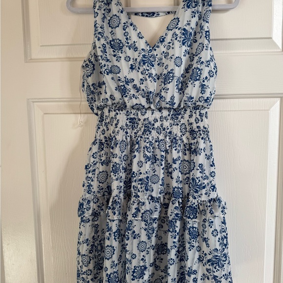 Dresses & Skirts - Floral Blue and White Sleeveless Dress